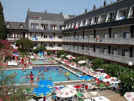 94 With Outdoor Swimmingpool Vakantiehuis