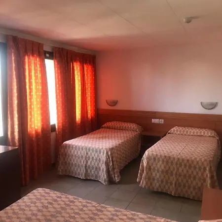 94 With Outdoor Swimmingpool Vakantiehuis