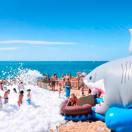 94 With Outdoor Swimmingpool Vakantiehuis *