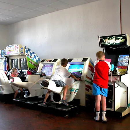 94 With Outdoor Swimmingpool Vakantiehuis *