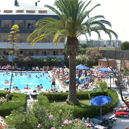 94 With Outdoor Swimmingpool Vakantiehuis *