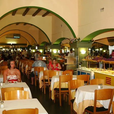 94 With Outdoor Swimmingpool Vakantiehuis