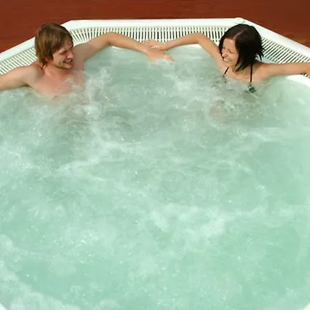 94 With Outdoor Swimmingpool Vakantiehuis *