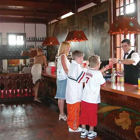 94 With Outdoor Swimmingpool Vakantiehuis