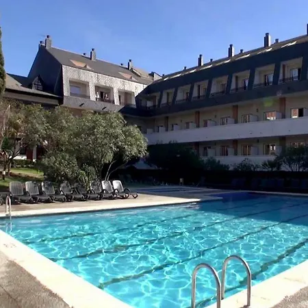 94 With Outdoor Swimmingpool *