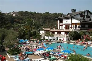 94 With Outdoor Swimmingpool Vakantiehuis Santa Susanna