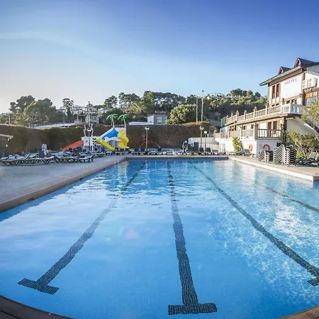 94 With Outdoor Swimmingpool