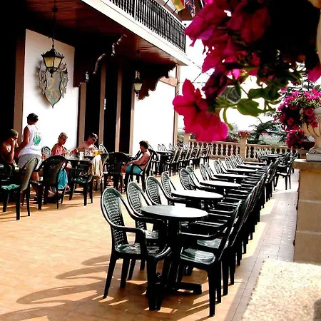 94 With Outdoor Swimmingpool *