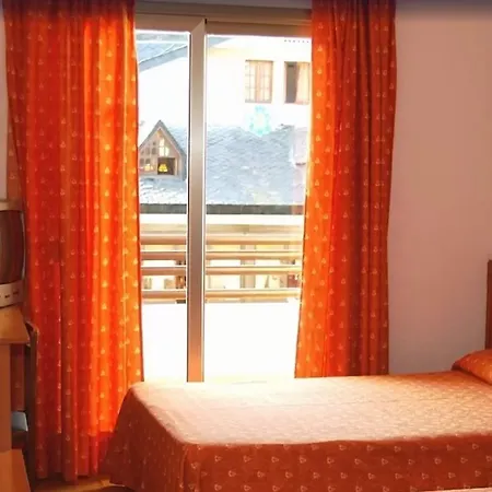 94 With Outdoor Swimmingpool *