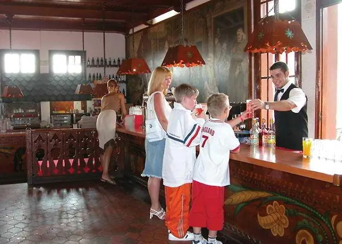 94 With Outdoor Swimmingpool Дом отдыха