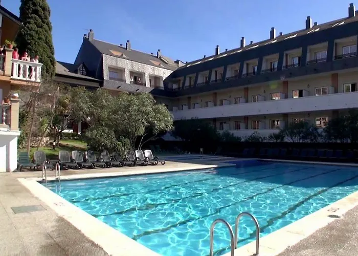 94 With Outdoor Swimmingpool *