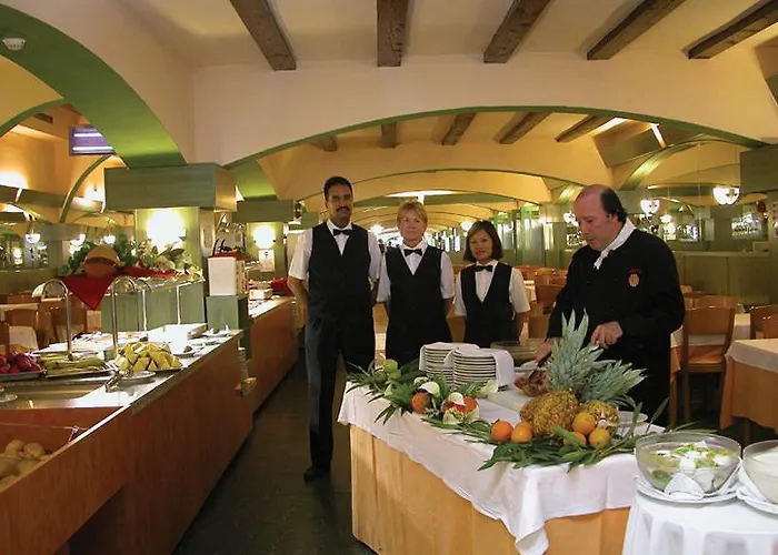 94 With Outdoor Swimmingpool Санта-Сусанна