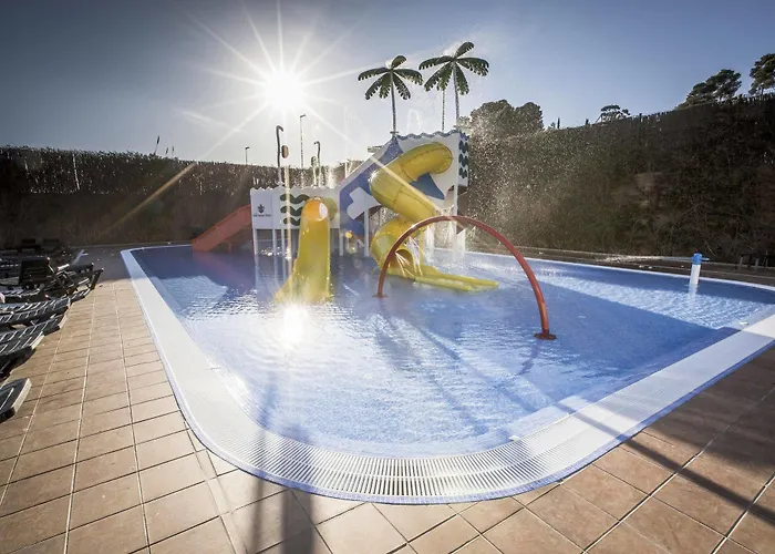 94 With Outdoor Swimmingpool Санта-Сусанна