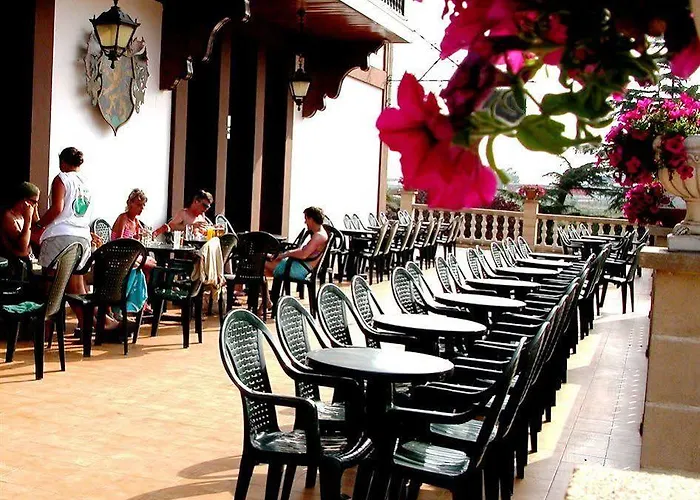 94 With Outdoor Swimmingpool *