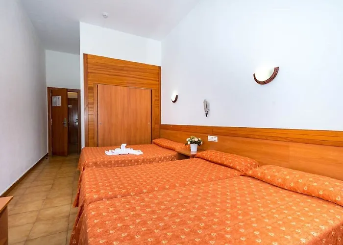 94 With Outdoor Swimmingpool Санта-Сусанна